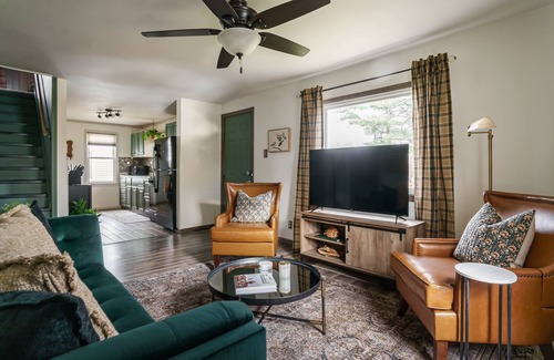 Notre Dame House | 12-mins walk to ND: BBQ - Old Money Sports Glam. Pet Friendly!