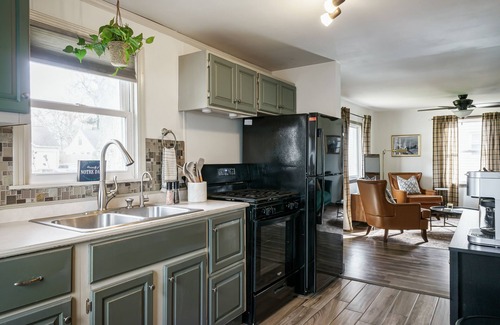 Notre Dame House | 12-mins walk to ND: BBQ - Old Money Sports Glam. Pet Friendly!