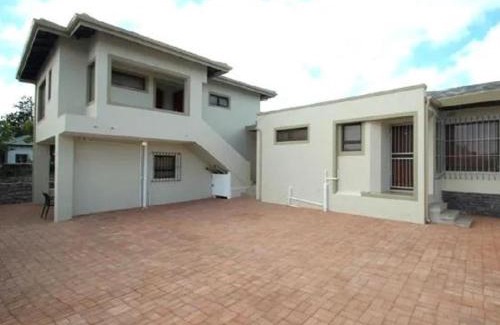 Saldanha House | 12 on Beach Guest House