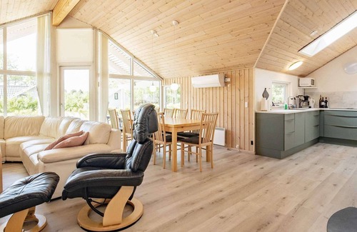 Kramnitse House | 12 person holiday home in Rødby-By Traum