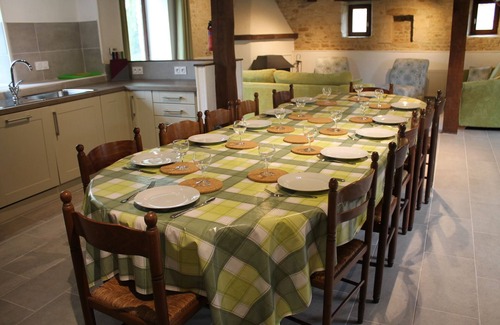 Fresne-la-Mere House | 12-person Martin gîte (accessible) just a stone's throw from Suisse Normande!