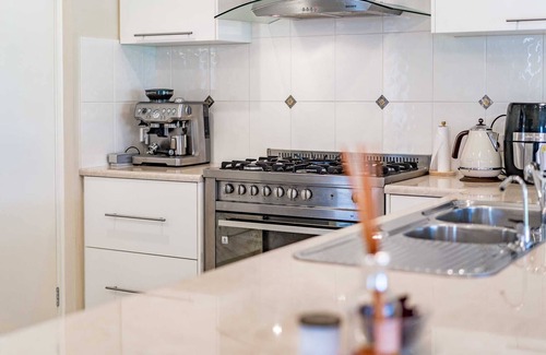 Nangkita House | 12 Providence Plce Hindmarsh Island - Waterfront-Pets Negotiable