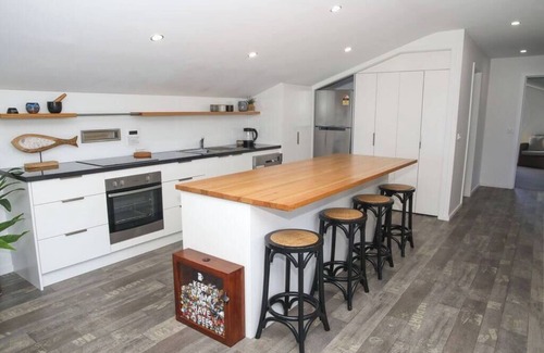 Port Campbell Apartment | 12 Rocks Beach View Loft. Central Port Campbell.