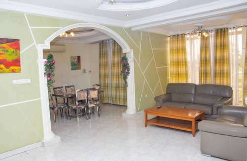 Kinshasa Apartment | 120 m² Apartment ∙ 3 bedrooms ∙ 6 guests