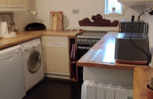 Dunfermline Cottage | 120 year old traditional stone cottage near Edinburgh. Sorry no pets.nn