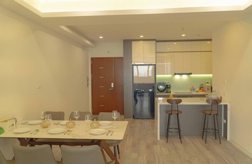 Xuan Tao Apartment | 120m2, 2-bedroom apart in Embassy Area, Lake view