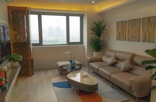 Xuan Tao Apartment | 120m2, 2-bedroom apart in Embassy Area, Lake view