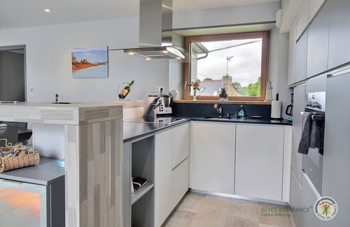 Quemperven House | 122 m² Gîte ∙ 5 bedrooms ∙ 8 guests