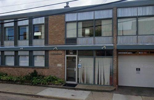 Vine Apartment | 125 Cedar 1 · Apartment in Kalamazoo + WI-Fi + Garage + Laundry