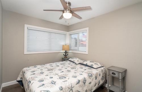 Balboa Island House | 129 Opal Ave B