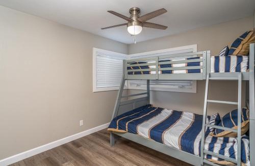 Balboa Island House | 129 Opal Ave B
