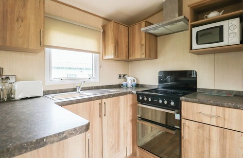 Mynachlogddu House | 12ft-wide caravan with one double with en suite W.