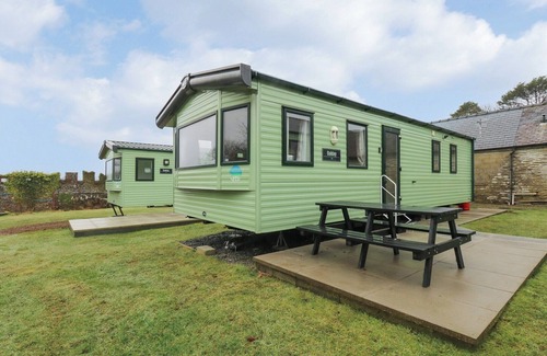 Mynachlogddu House | 12ft-wide caravan with one double with en suite W.