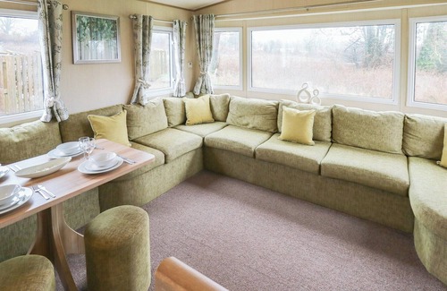 Mynachlogddu House | 12ft-wide caravan with one double with en suite W.