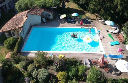 Pillac House | 12th-century country home perfect for large groups and families