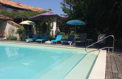 Pillac House | 12th-century country home perfect for large groups and families