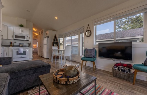 Regional District of Mount Waddington Cottage | 13 - Bothan Mara Cottage By The Sea at Alder Bay