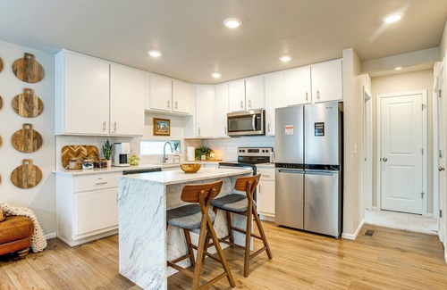 Gateway House | 13 Mi to Dtwn Denver: Spacious Home w/Balcony!