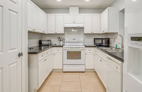 Spring Hill House | 13 Mi to Hudson Beach: Spring Hill Home w/Lanai