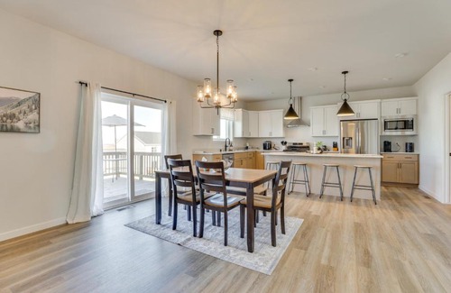 Hanover House | 13 Mi to University of Wisconsin Suburban Home