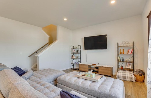 Hanover House | 13 Mi to University of Wisconsin Suburban Home