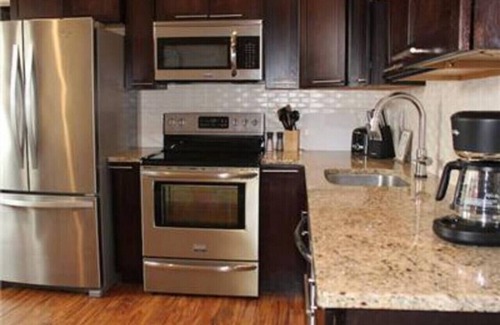 Vine Apartment | 131 Cedar 1 · Enchanting 2BR Haven | Downtown Kalamazoo Gem