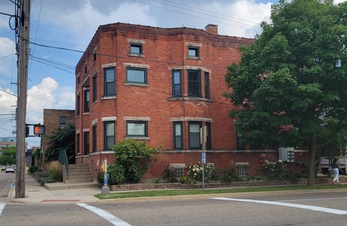 Vine Apartment | 131 Cedar 1 · Enchanting 2BR Haven | Downtown Kalamazoo Gem