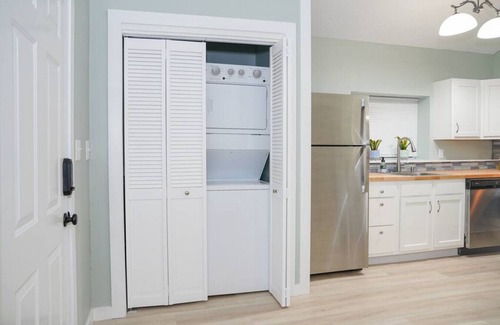 Lawrence House | 1316 Iowa St. · [S] Cozy Studio for a Peaceful Lawrence Getaway!