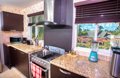 El Cortecito Condo | 13BR Spacious Multi-Unit Retreat with Rooftop Plunge Pool - Walk to Beach +Bonus