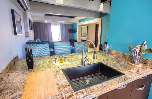 El Cortecito Condo | 13BR Spacious Multi-Unit Retreat with Rooftop Plunge Pool - Walk to Beach +Bonus