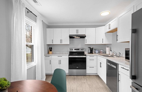 Summerlee Apartment | 13mins to NRG ⭑ HotTub ⭑ FirePit ⭑ GameRoom