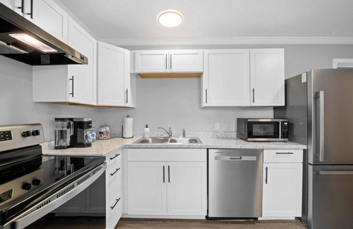 Summerlee Apartment | 13mins to NRG ⭑ HotTub ⭑ FirePit ⭑ GameRoom