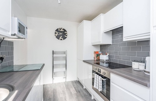 York House | 14 Acomb Wood Drive · Peaceful 2-Bed Home in York with Free Parking I Pass The Keys