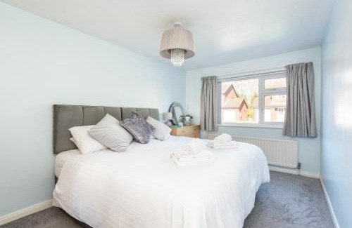 York House | 14 Acomb Wood Drive Peaceful 2-Bed Home in York with Free Parking I Pass The Keys