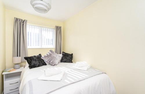 York House | 14 Acomb Wood Drive Peaceful 2-Bed Home in York with Free Parking I Pass The Keys