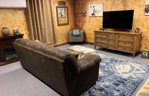 Groveland House | 14 Beautiful Themed bedrooms, Sleeps 65 in beds 7 LG bathrooms & HUGE game room!