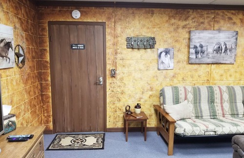 Groveland House | 14 Beautiful Themed bedrooms, Sleeps 65 in beds 7 LG bathrooms & HUGE game room!