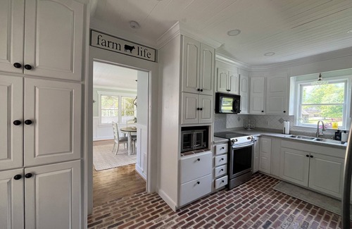 Jefferson Other | 14 Miles from Athens- 1890s Private Farmhouse Retreat on 15 Acres w/Barn & Pond