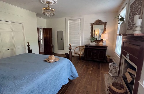 Jefferson Other | 14 Miles from Athens- 1890s Private Farmhouse Retreat on 15 Acres w/Barn & Pond