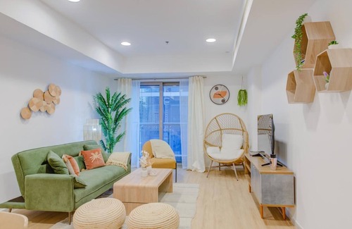 Dubai Marina Apartment | 14 mins to Beach with Stunning Sunset Views. Family friendly w/Jacuzzi/Gameroom