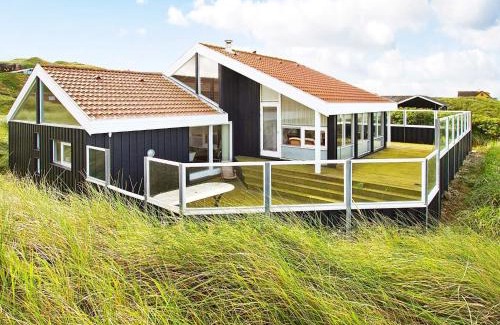 Grønhøj House | 14 person holiday home in Løkken-By Traum