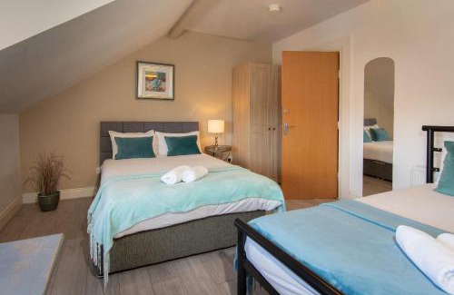 Belfast House | 147 The Residence, 5 bedrooms- Free parking