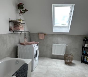 Huckingen Apartment | 148qm Apartment, nähe Düsseldorf, 4 Schlafzimmer, privater Parkplatz
