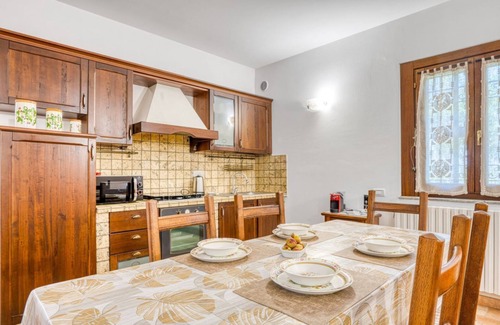 Assisi Apartment | 149 sqm house for 5 people, with a private garden and uncovered parking space. Absolutely stunning view of Assisi, in a highly sought-after location. Few nearby houses ensure excellent privacy. The garden directly overlooks the Monte Subasio Park, offeri