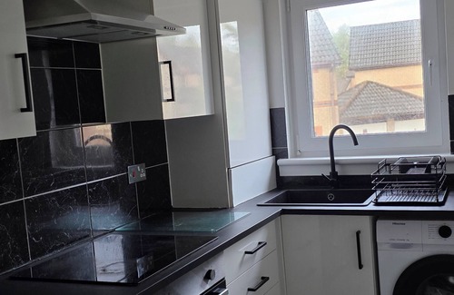 Livingston Apartment | 15% Discount for Long Stay*Close to Edinburgh*