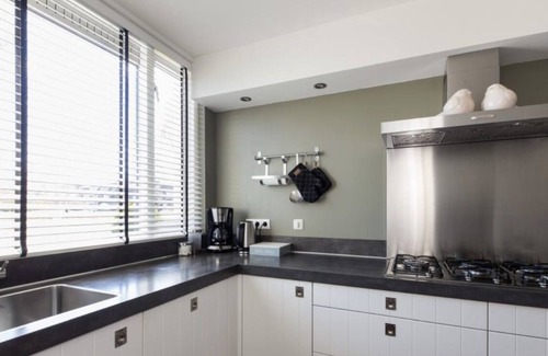 Uithoorn House | 15 km van Amsterdam, Ruime Gezinswoning, Gratis Wifi