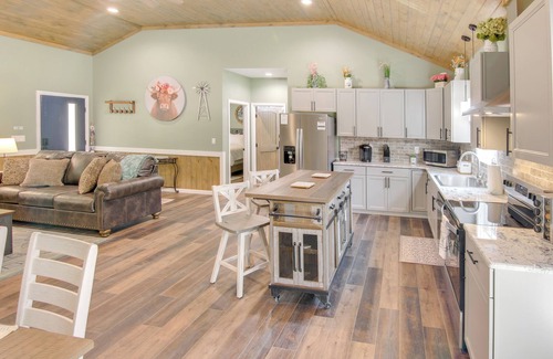 Newport Cabin | 15 Mi to Pigeon River Rafting: Newly Built Cabin!