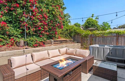Serra Mesa House | 15 Min to Beach and Zoo - Hot Tub - Cozy Fire Villa Pit