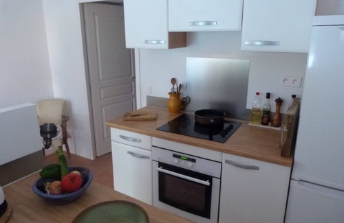 Roquevaire Apartment | 15 mins from Cassis, apartment in a Provencal country house