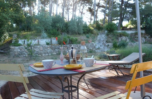 Roquevaire Apartment | 15 mins from Cassis, apartment in a Provencal country house